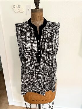 Ava & Grace Black and White Sleeveless Button Henley Camisole